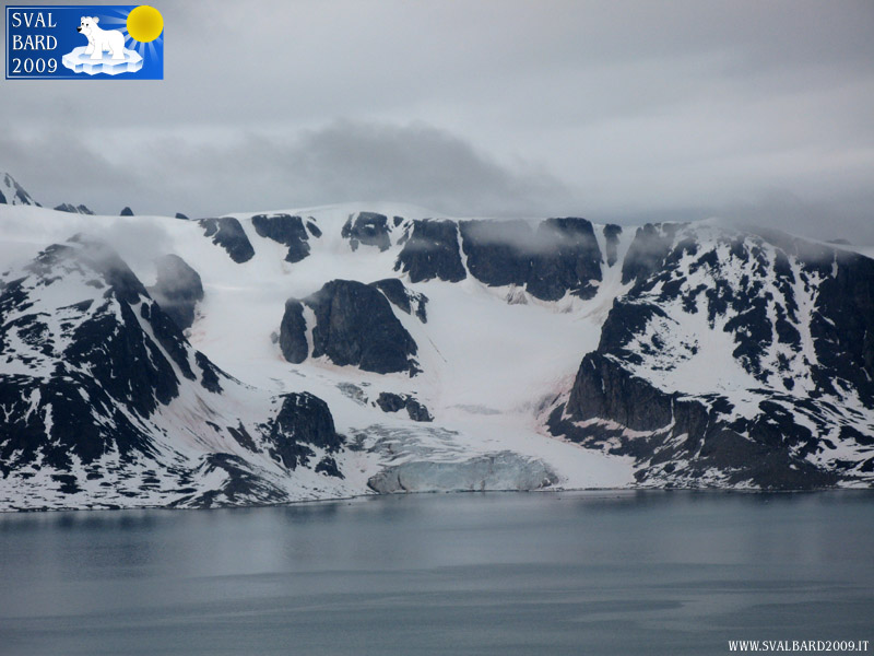 Neve rosata nel Raudfjord
