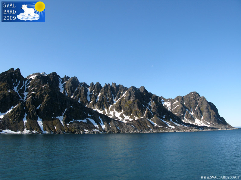 Caratteristiche montagne nei pressi del Magdalenefjord