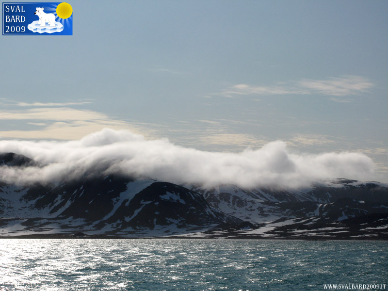 Nuvole sulle montagne verso il Madgalenefjorden, dettaglio