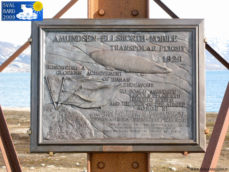 Placca dedicata ad Amundsen, Ellsworth e Nobile