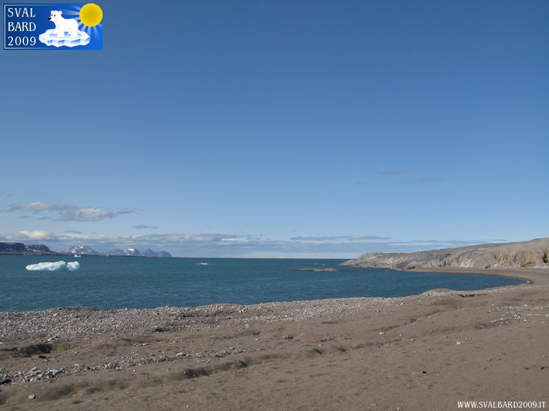 Piccola baia verso Kapp Guissez